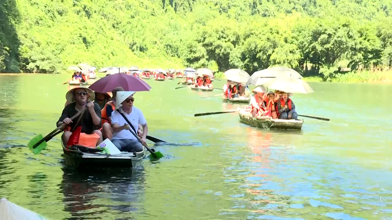 Xây dựng sản phẩm du lịch đặc trưng, thương hiệu du lịch Ninh Bình