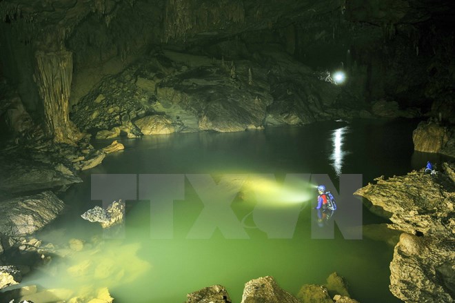 Đưa tour khám phá Xuyên Sơn Hồ-động Phong Nha vào khai thác